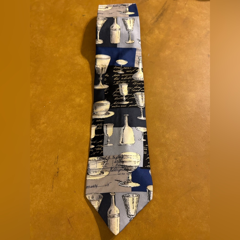Structure Black and Blue Tie with Bottle Design